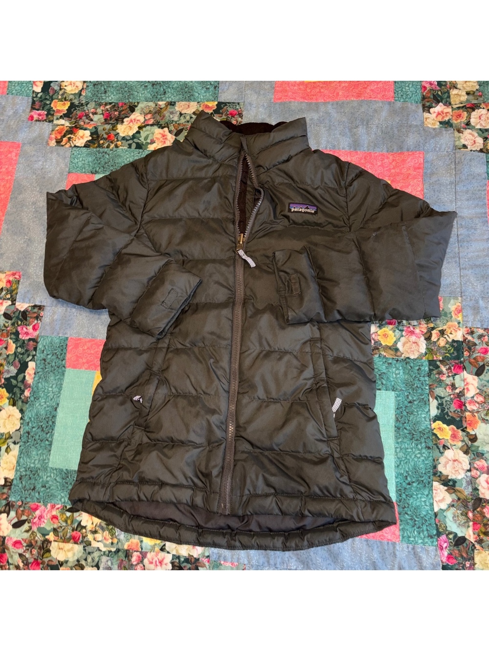 Patagonia $145 Kids Unisex Small Down Sweater black puffer coat Winter Jacket